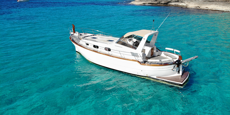 ALMA_DayBoat_Mallorca_Charter_crystal_clear_water