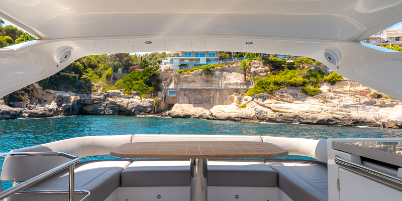 Absolute_47_yacht_tres_amigos_charter_mallorca_aft_seating