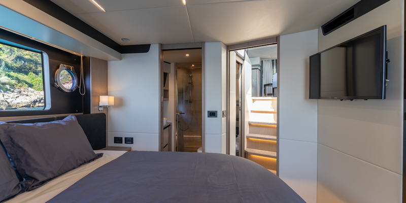 Absolute_47_yacht_tres_amigos_charter_mallorca_double_cabin