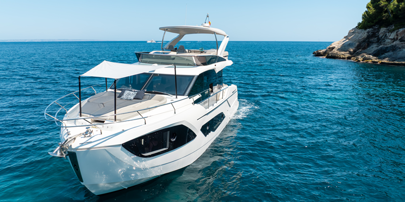 Absolute_47_yacht_tres_amigos_charter_mallorca_in_beautiful_bay_with_sun_shade