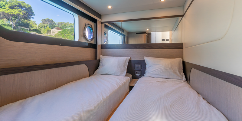 Absolute_47_yacht_tres_amigos_charter_mallorca_twin_cabin