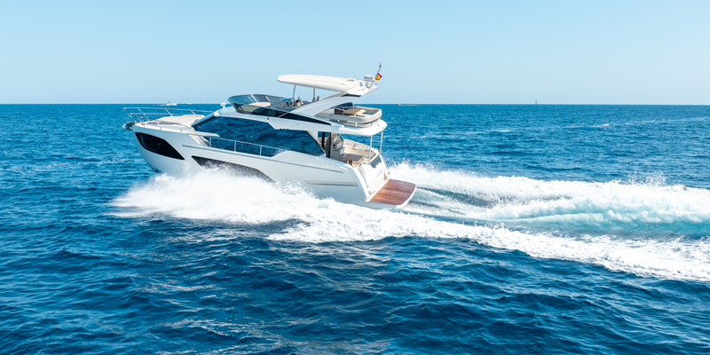 Absolute_47_yacht_tres_amigos_charter_mallorca_under_way