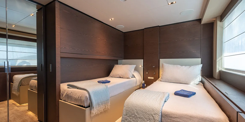 Navetta 33 ACQUA yacht cabin