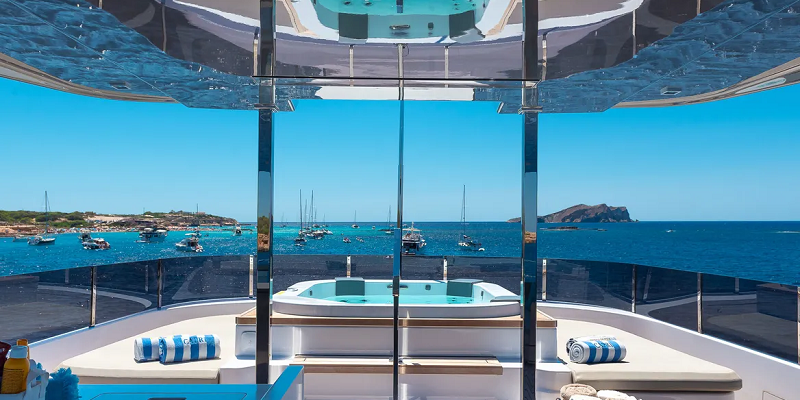 Acqua Yacht Charter Mallorca jacuzzi