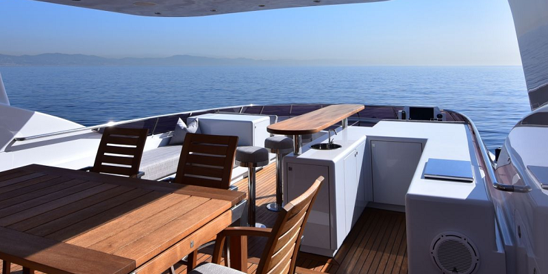 Admiral Life Saga Superyacht for charter Lamprell flybridge dining