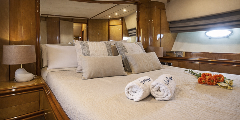 Astondoa_72_Lady_Elbaum_yacht_charter_mallorca_cabin