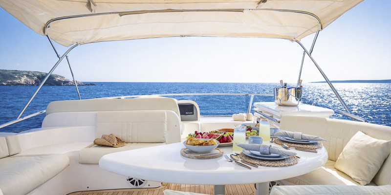 Astondoa_72_Lady_Elbaum_yacht_charter_mallorca_flybridge_dinning