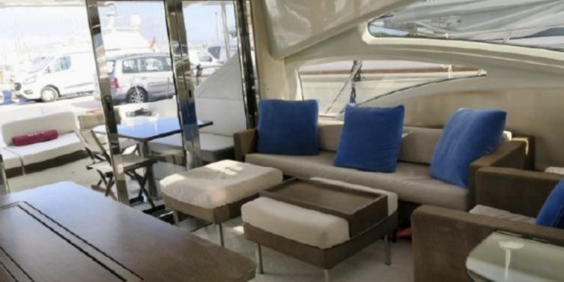 Azimut 68 yacht for sale saloon