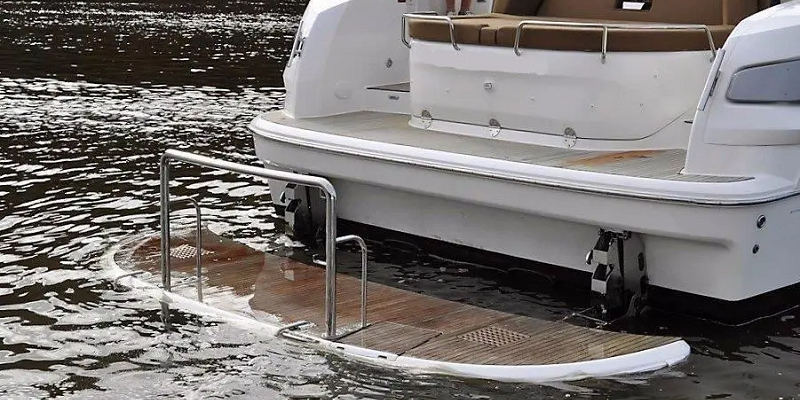 Bavaria 43 charter boat Mallorca hydraulic bathing platform Leame