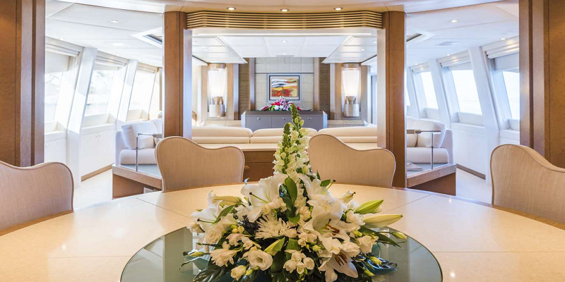 Benita_Blue_interior_saloon_yacht_charter_mallorca_flowers