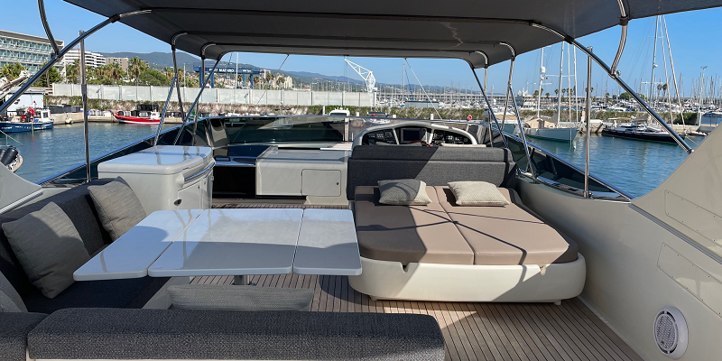 Canados 86 Kitty Kat yacht for charter in Mallorca flybridge 2