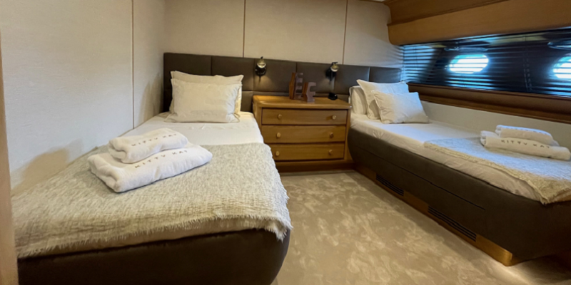 Canados 86 Kitty Kat yacht for charter large twin cabin Mallorca