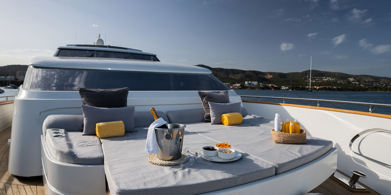 Charter Yacht Carom bow