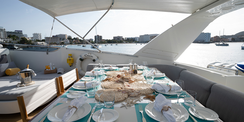 Carom-Yacht-Charter-San-Lorenzo-30m-Mallorca-Table-setting