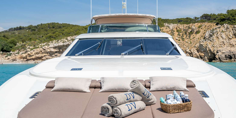 Dolce-Vita-II-Astondoa-102-luxury-yacht-charter-Balearics-Exterior-dining-bow-sunpad
