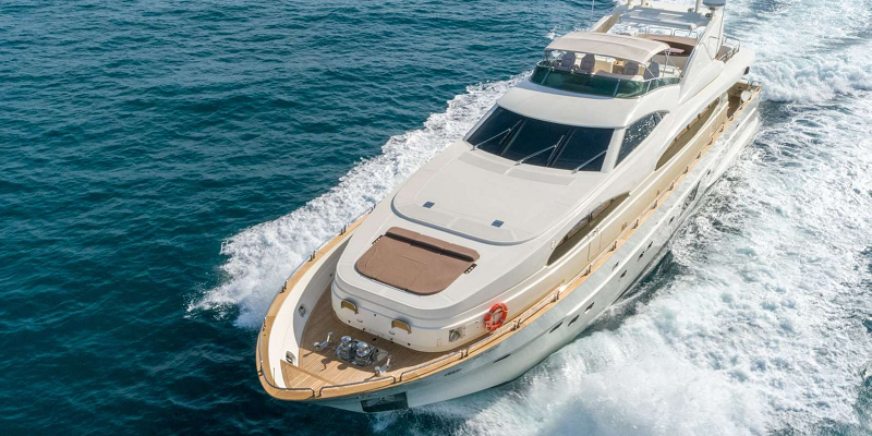 Dolce-Vita-II-Astondoa-102-luxury-yacht-charter-Balearics-Exterior-underway