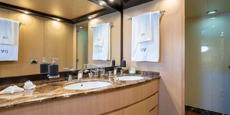 Dolce-Vita-II-Astondoa-102-luxury-yacht-charter-Balearics-Interior-master-bathroom