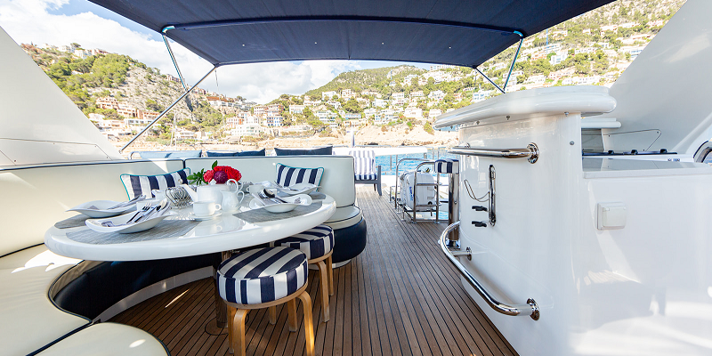 Ehthele_Elegance_78_Yacht_Charter_Andratx_flybridge_table_bar