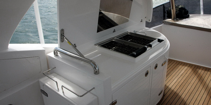 Elegance68-Mi-Amore-yacht-charter-Mallorca-exterior-flybridge-bbq