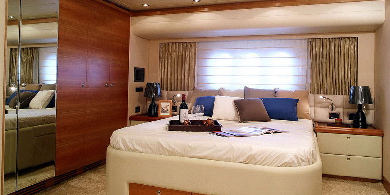 Elegance68-Mi-Amore-yacht-charter-Mallorca-interior-cabin-master