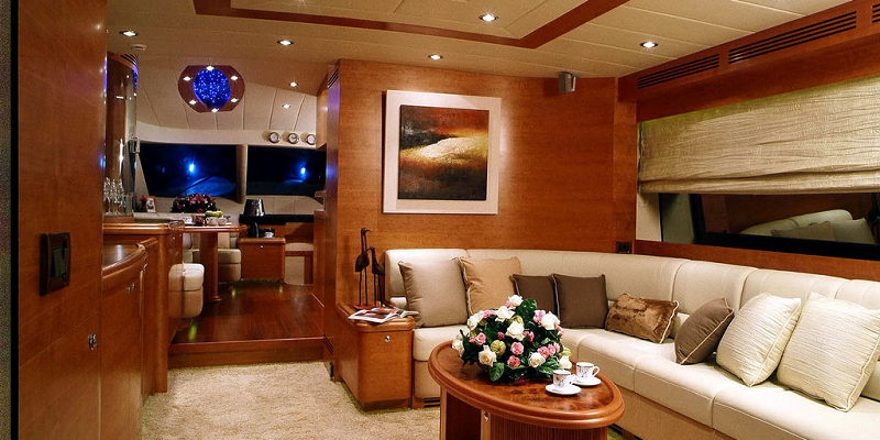 Elegance68-Mi-Amore-yacht-charter-Mallorca-interior-saloon