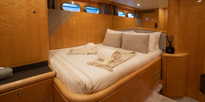 Elegance76_Sea_Dragon_Yacht_Charter_mallorca_double_cabin