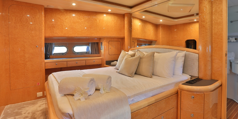 Elegance76_Sea_Dragon_Yacht_Charter_mallorca_master_cabin