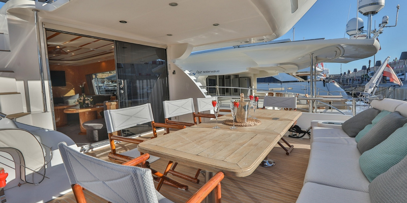 Elegance76_Sea_Dragon_Yacht_Charter_mallorca_outdoor_dining
