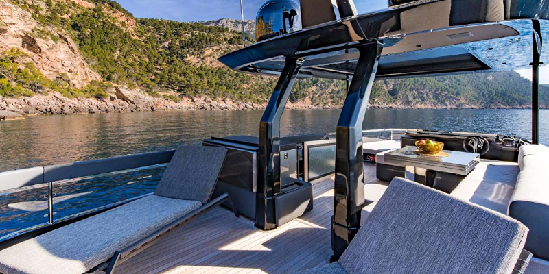 Explorer 62_Exterior View_yacht_charter_Mallorca_fly