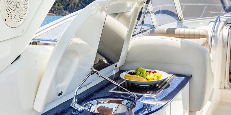 Gin Tonic sink and grill boat charter mallorca