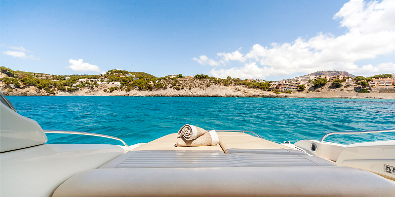 Gin Tonic sunbathing boat charter Mallorca