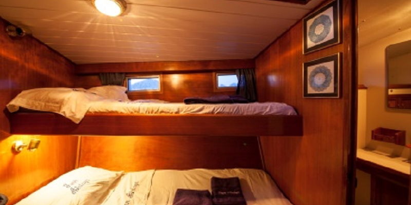 Gran-Atalaya-Classic-Sailing-Yacht-Charter-Mallorca-Majorca-Interior-bunks