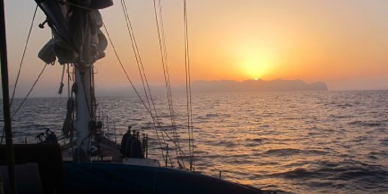 Gran-Atalaya-Classic-Sailing-Yacht-Charter-Mallorca-Majorca-exterior-sunset