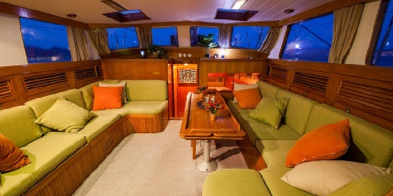 Gran-Atalaya-Classic-Sailing-Yacht-Charter-Mallorca-Majorca-lounge