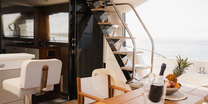 La Nonno Sunseeker_Yacht Charter Mallorca aft table