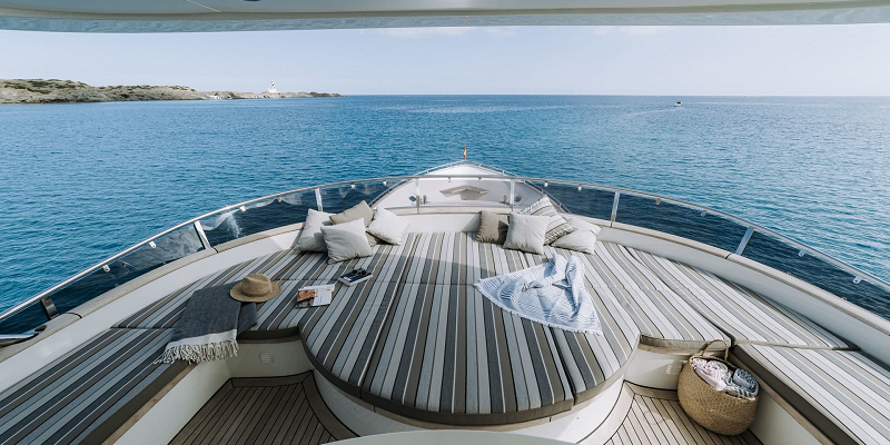 Mulder Charter Yacht flybridge sunbathing