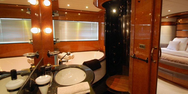 Leigh_Mochi-craft-interior-yacht-charter-mallorca