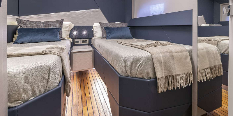 Twin cabin in Pershing yacht