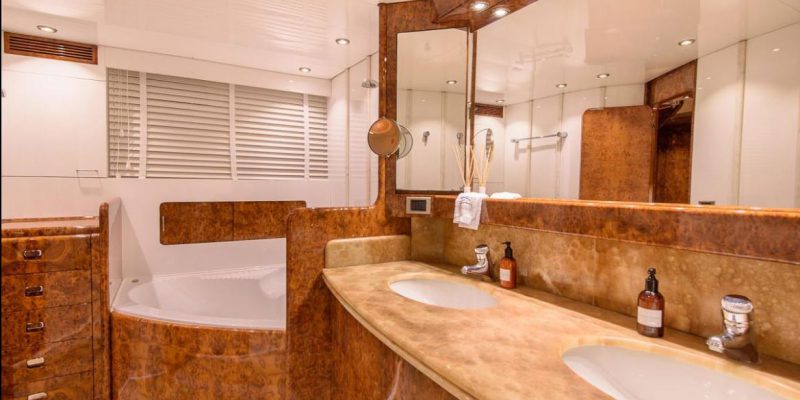 Mondomarine_120_bathromm_ensuitre