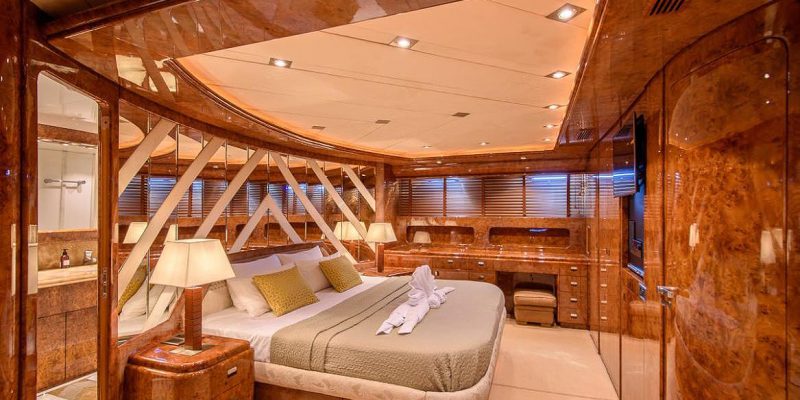 Mondomarine_120_master_cabin