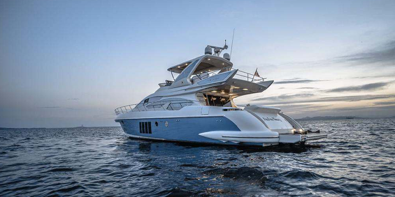 azimut yaht for charter exterior view