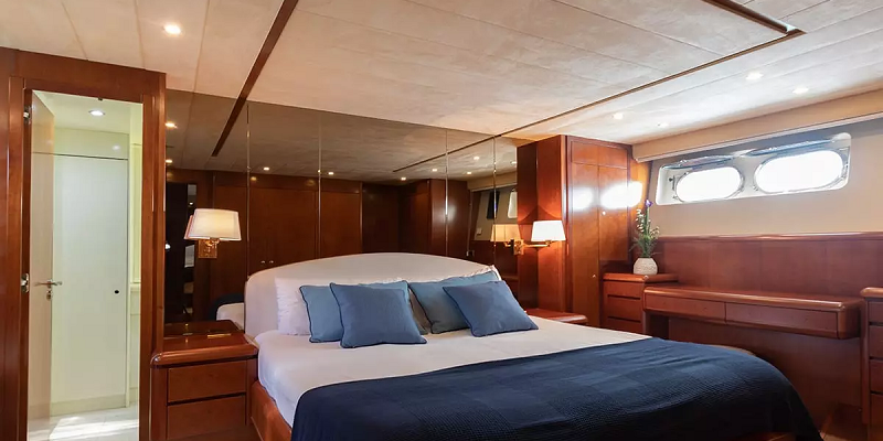 Paladio yacht charter cabin master