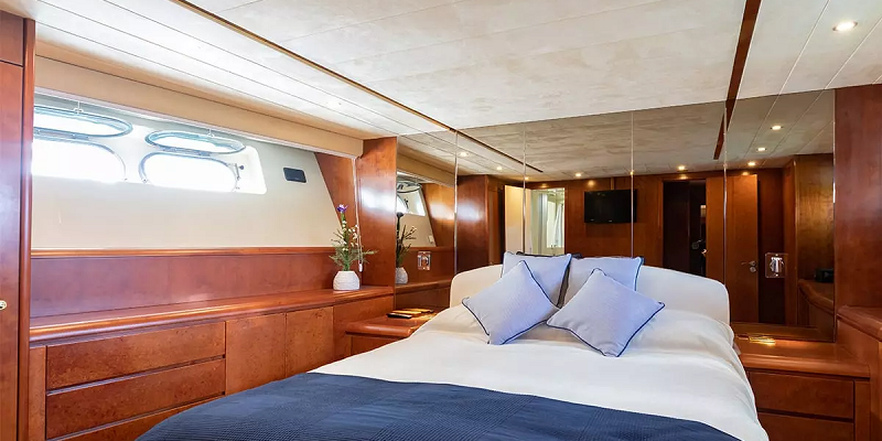 Paladio yacht charter cabin