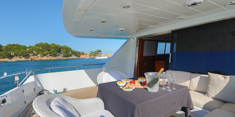 Paladio yacht flybridge Mallorca charter outdoor lunch