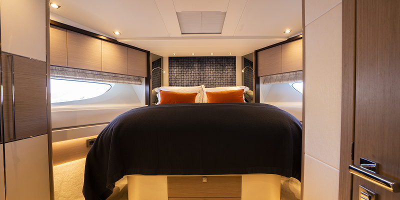 Pashbar Sunseeker for Charter Mallorca cabin