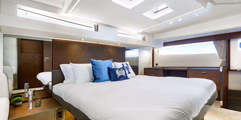 Power_Catamaran_Charter_Mallorca_Sandy_Shores_Master_Cabin