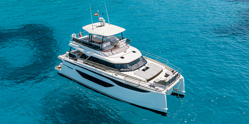 Power_Catamaran_Charter_Mallorca_Sandy_Shores_anchor
