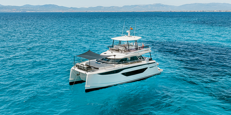 Power_Catamaran_Charter_Mallorca_Sandy_Shores_bimini