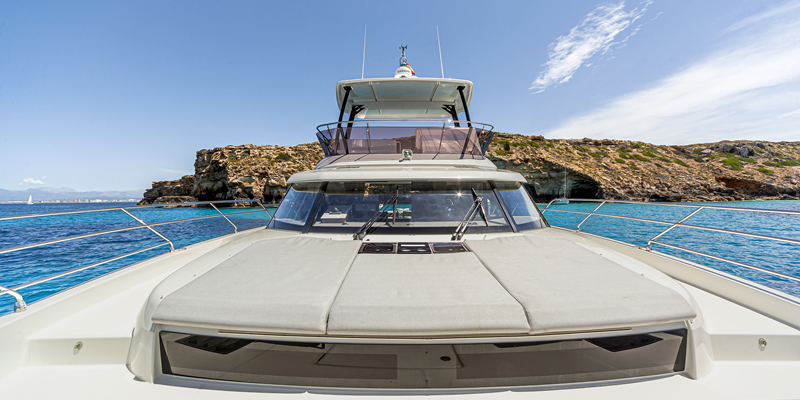 Power_Catamaran_Charter_Mallorca_Sandy_Shores_bow