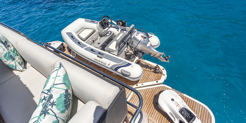 Power_Catamaran_Charter_Mallorca_Sandy_Shores_tender